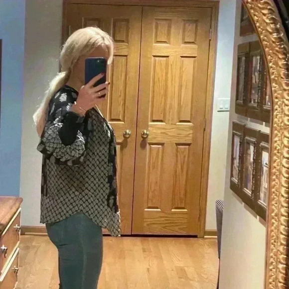 Joie Silk Black and White Blouse Size Small - Picture 11 of 11